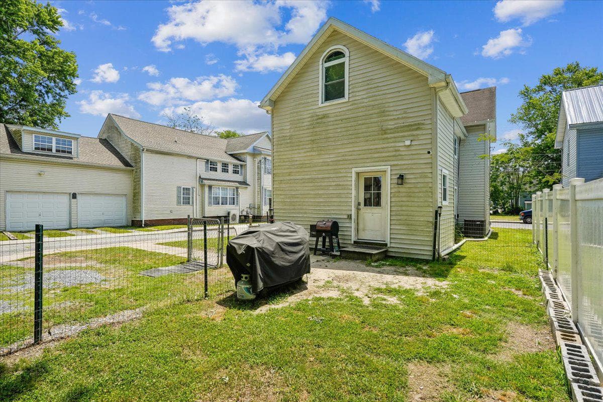 113 E East Street photo 34