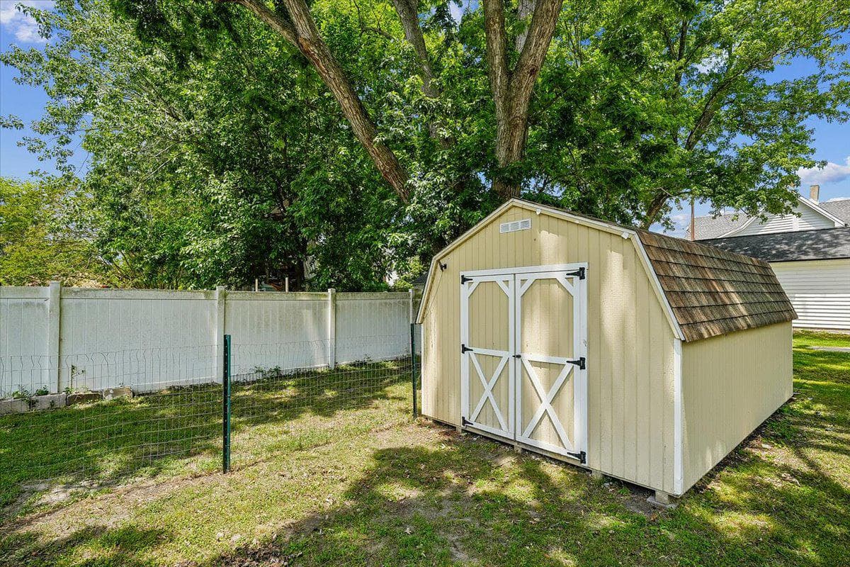113 E East Street photo 35