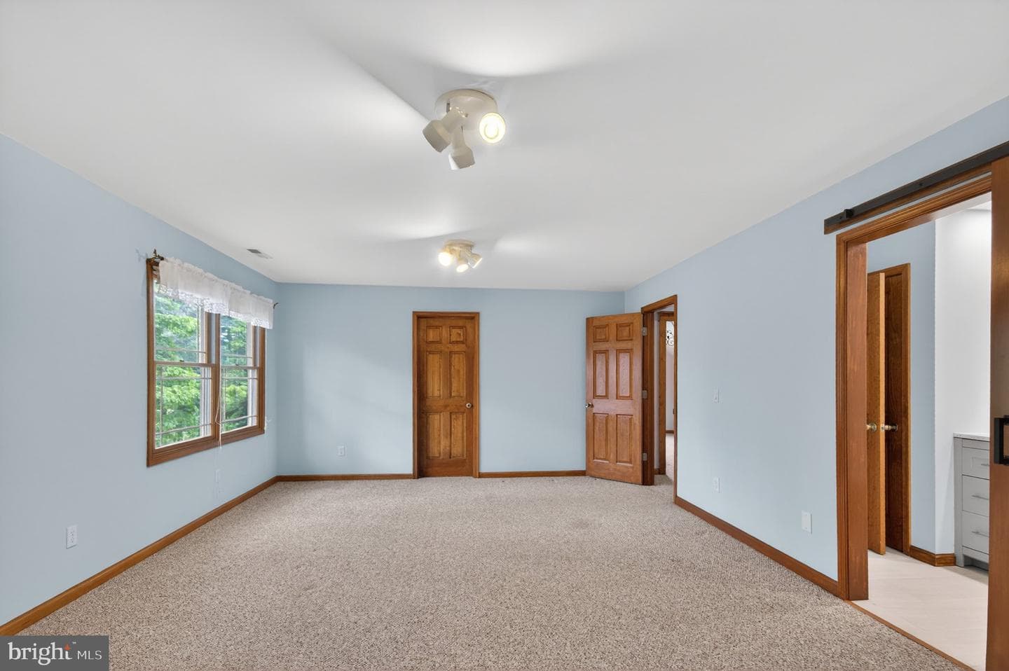 1006 S Schumaker Drive photo 39
