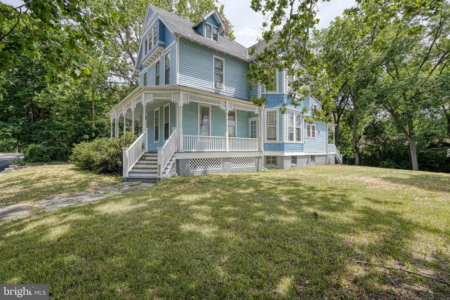208 W Isabella Street photo 4