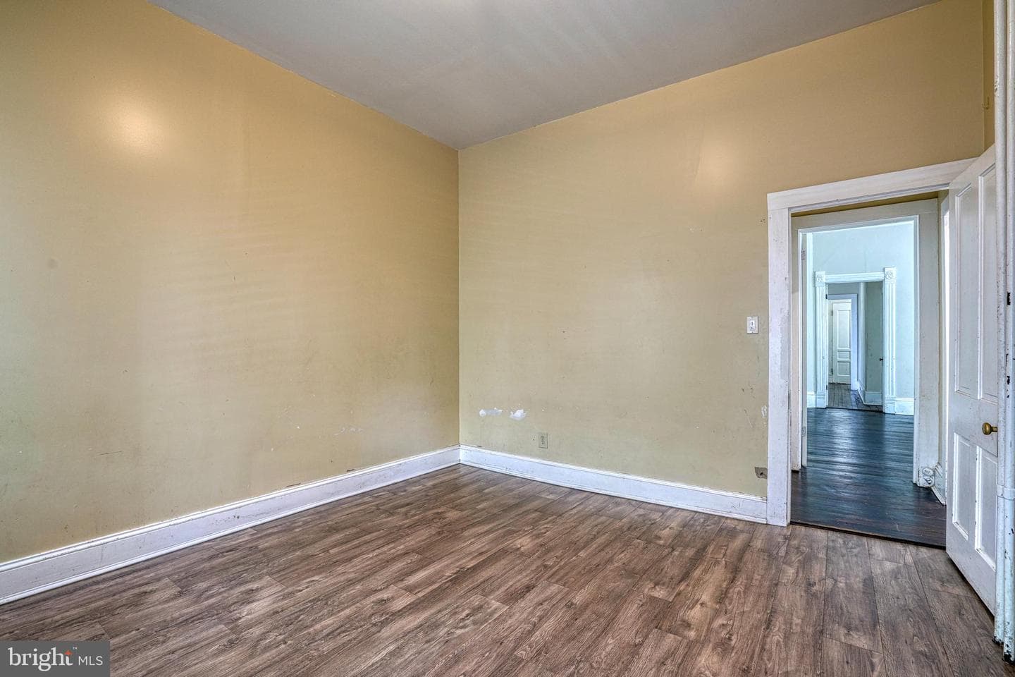208 W Isabella Street photo 5