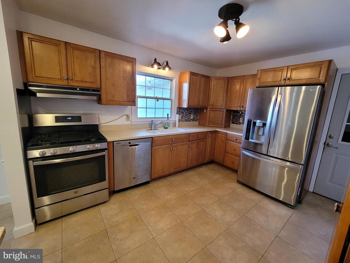 111 Clyde Avenue photo 8