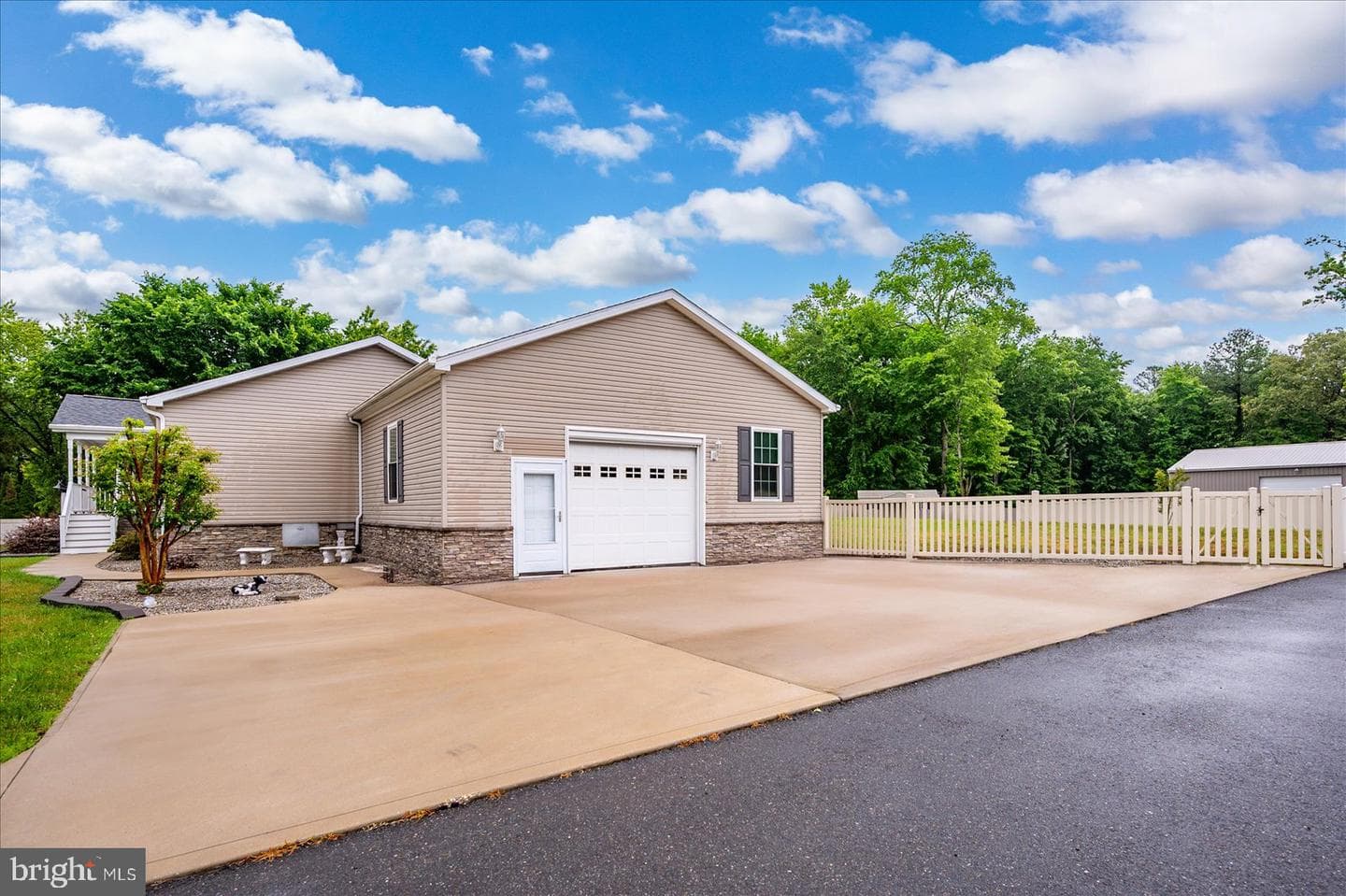 8225 Whitesville Road photo 3