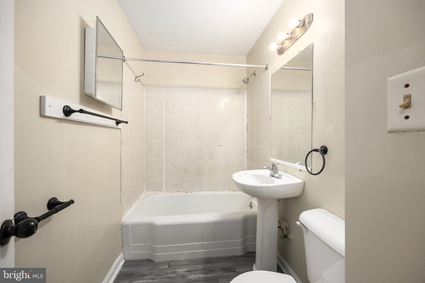 815 Roger Street photo 18