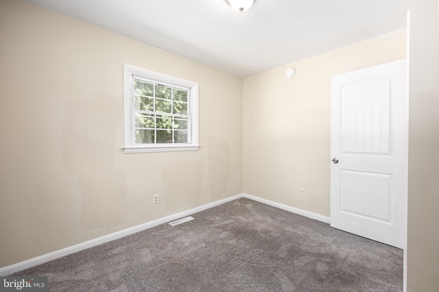 815 Roger Street photo 23