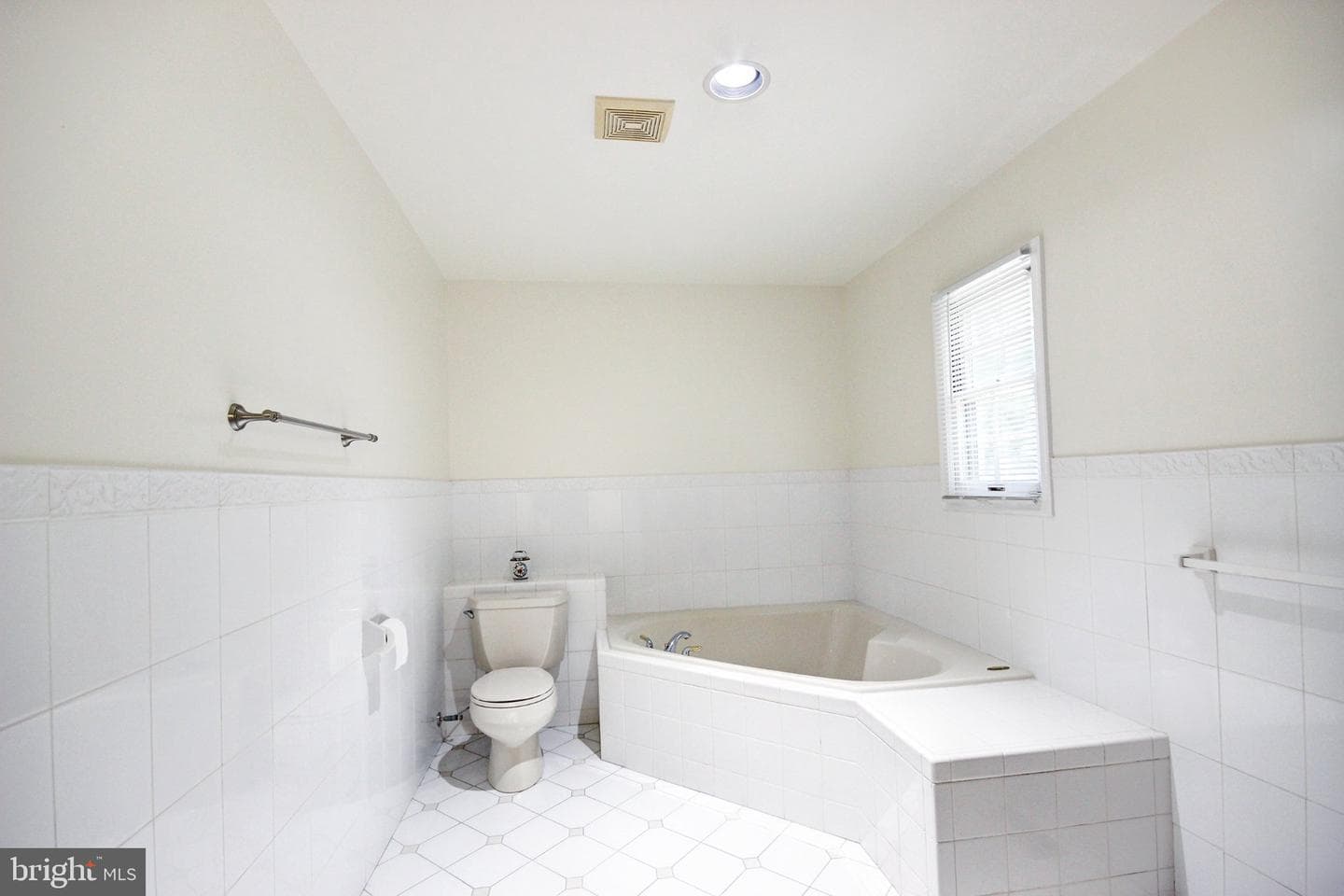 913 S Schumaker Drive photo 19
