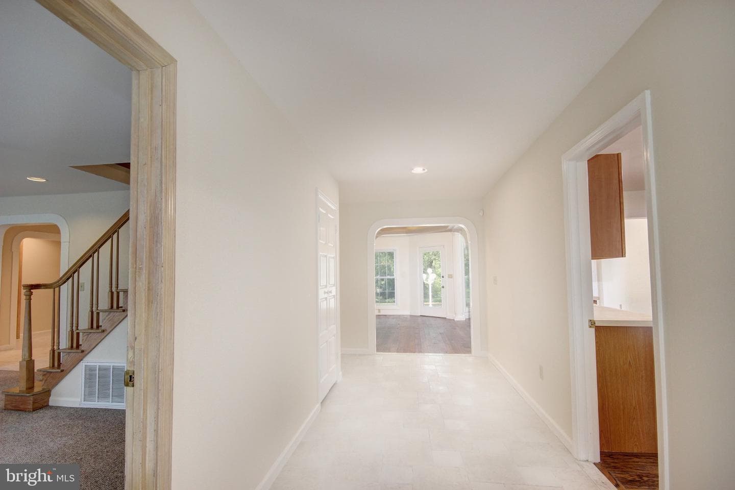 913 S Schumaker Drive photo 4