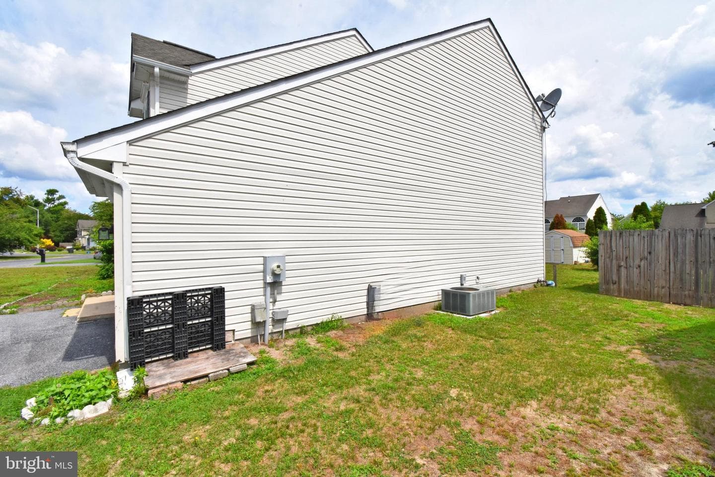 203 Castlebar Drive photo 8