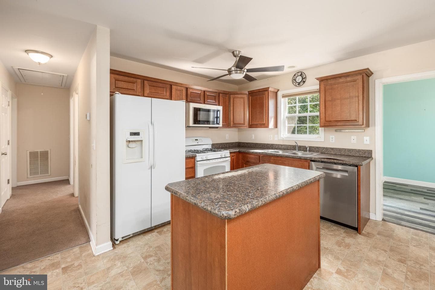 6033 Deer Creek Drive photo 9