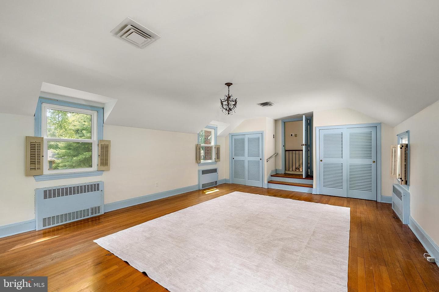 609 N Pinehurst Avenue photo 37
