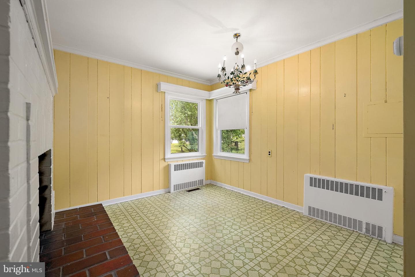609 N Pinehurst Avenue photo 49