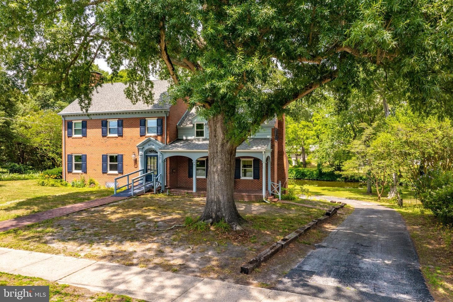 609 N Pinehurst Avenue photo 69