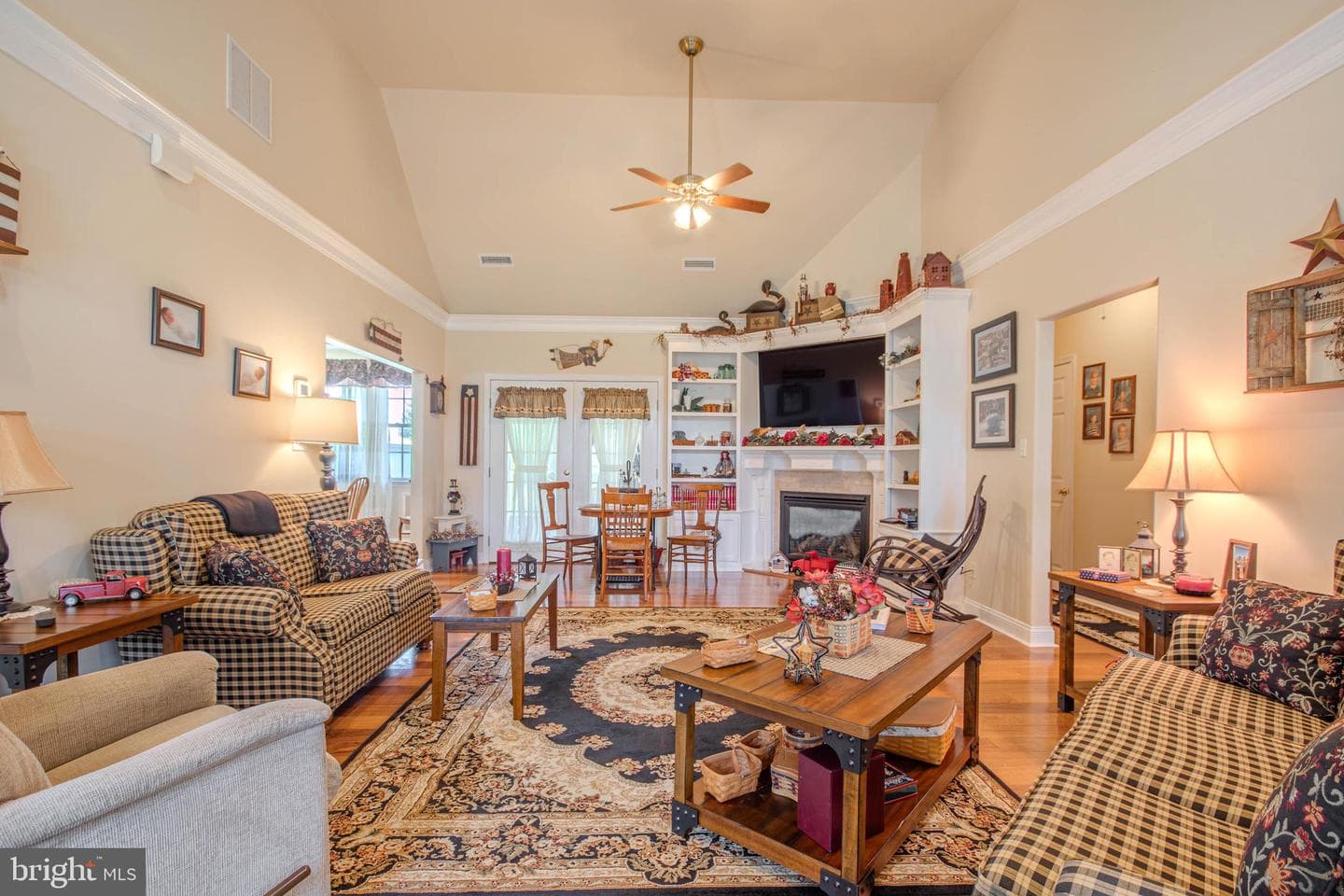 25926 Cadillac Way photo 8
