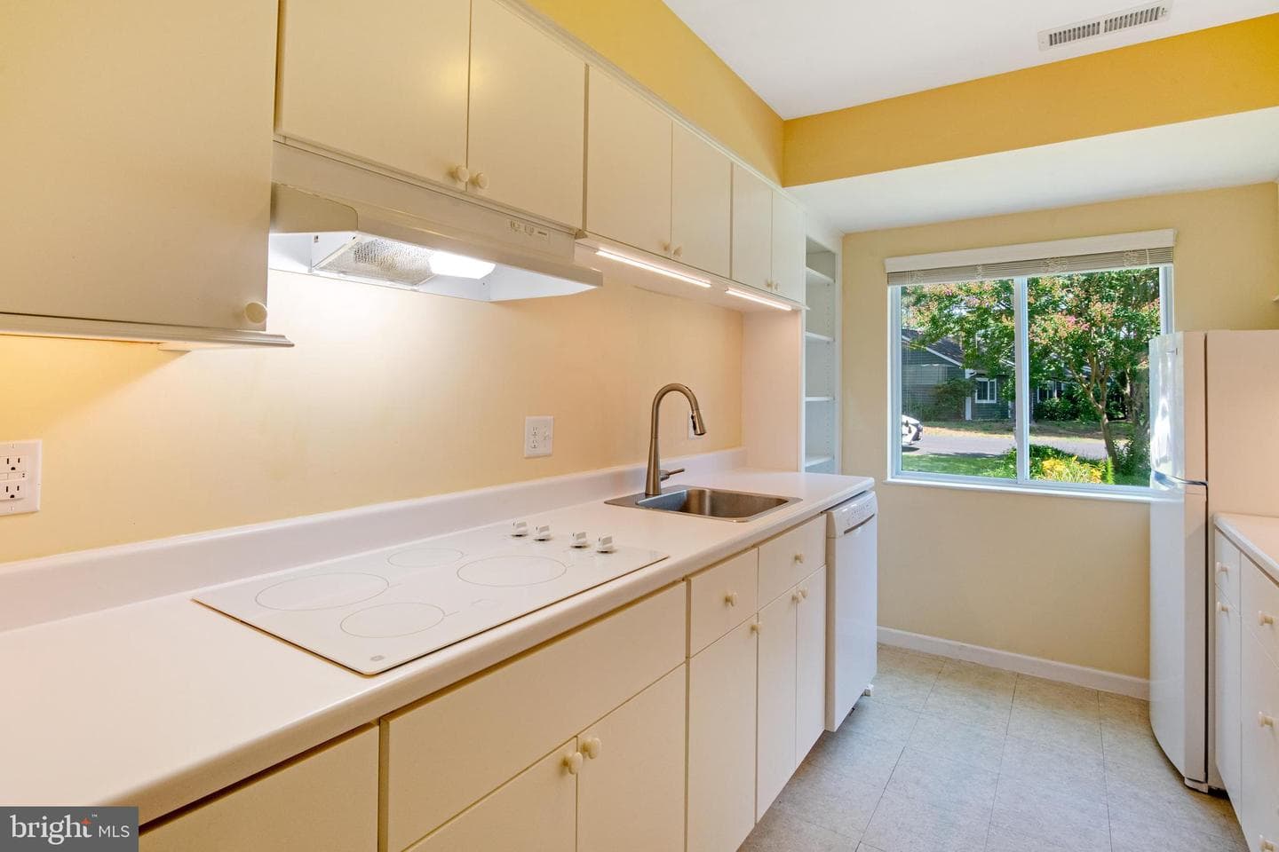 1018 Bayshore Court photo 24