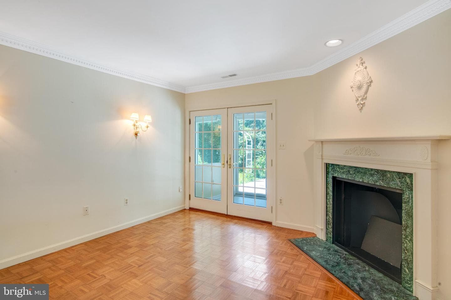 1018 Bayshore Court photo 9