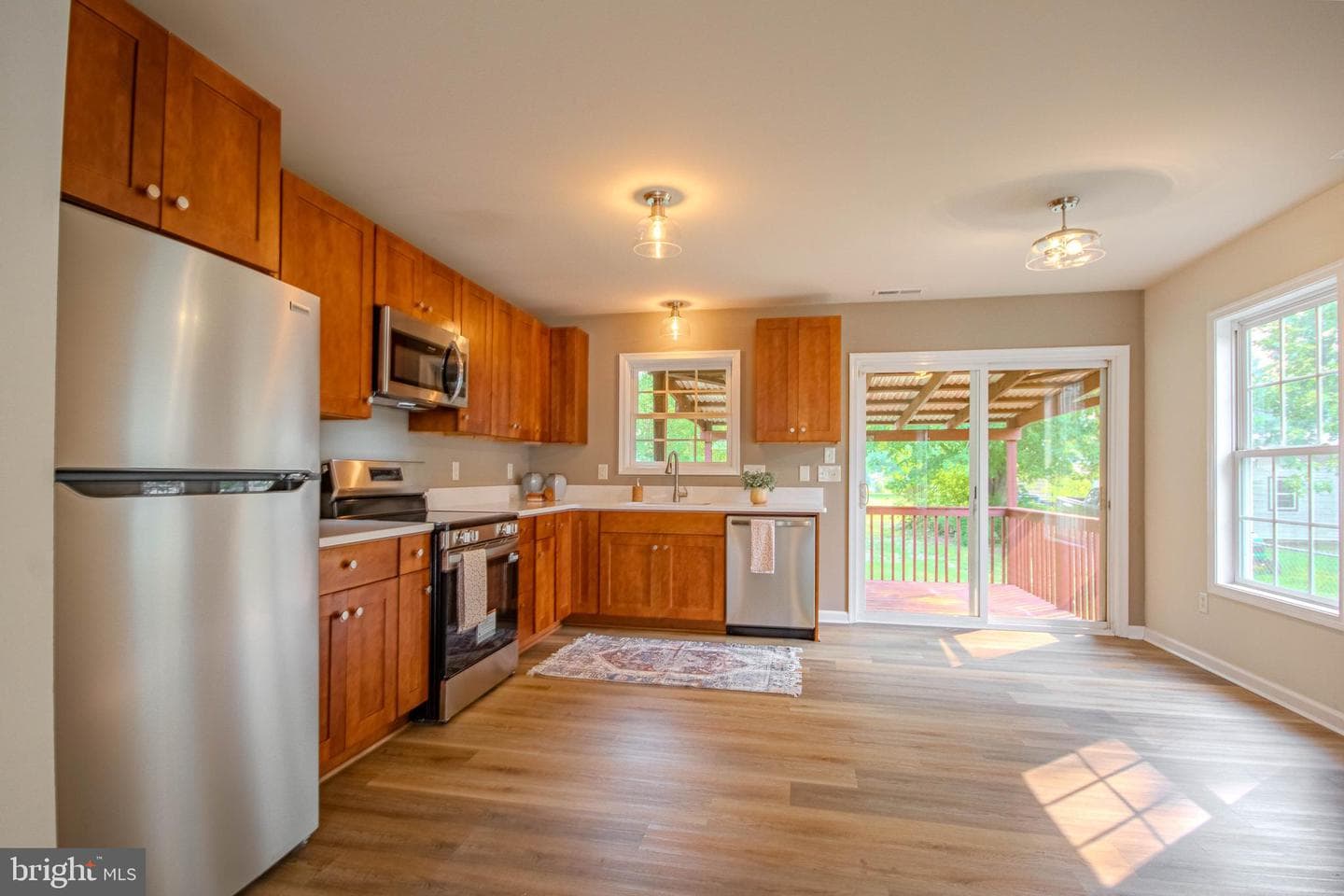 406 Bethel Street photo 8