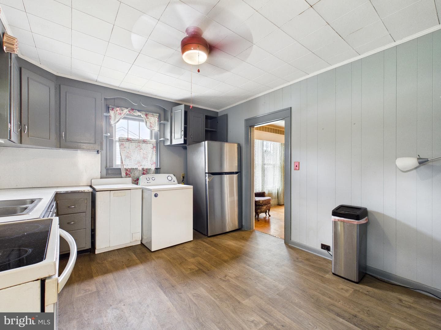 310 Lillian Street photo 18