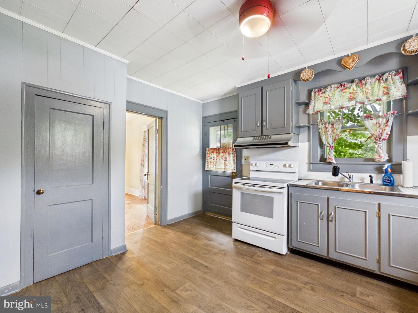 310 Lillian Street photo 19