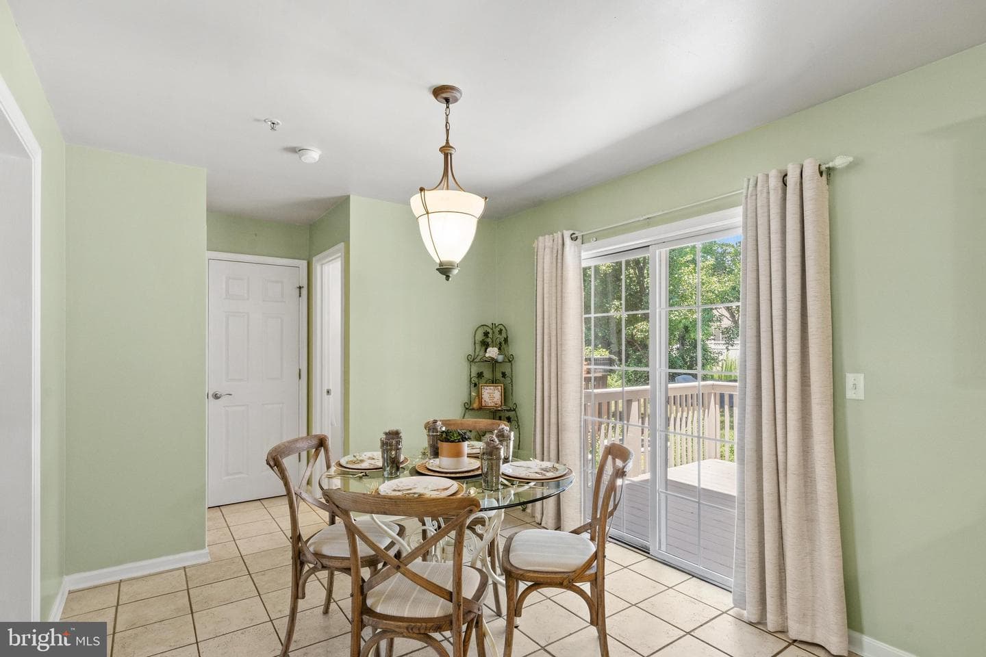 909 Zircon Court photo 8