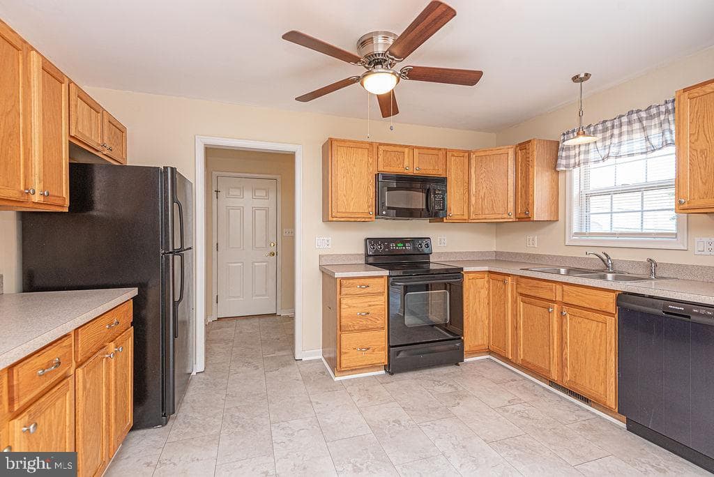 34780 Main Street photo 14