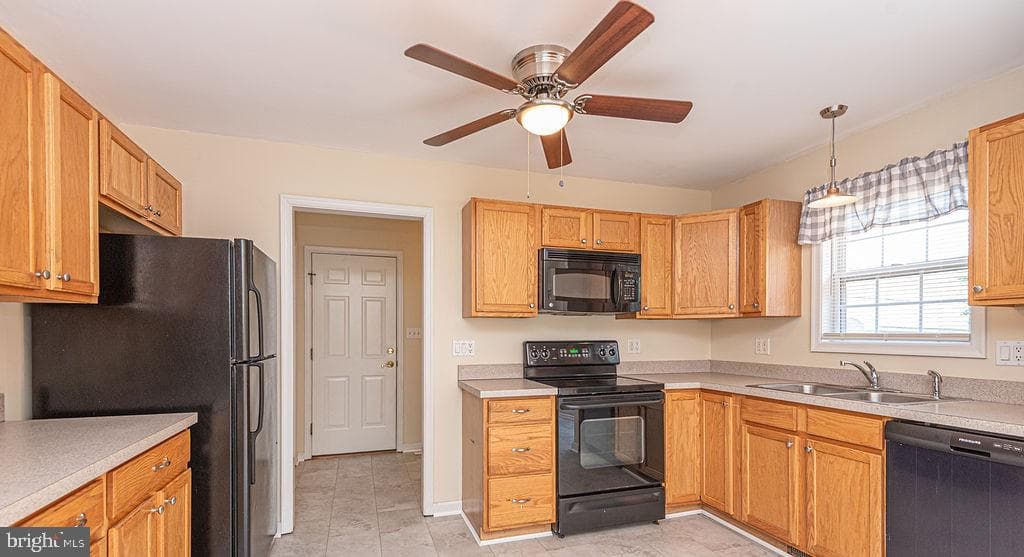 34780 Main Street photo 17