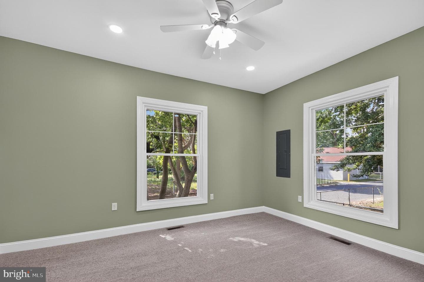401 E Pine Street photo 18