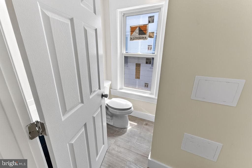 307 Newton Street photo 25