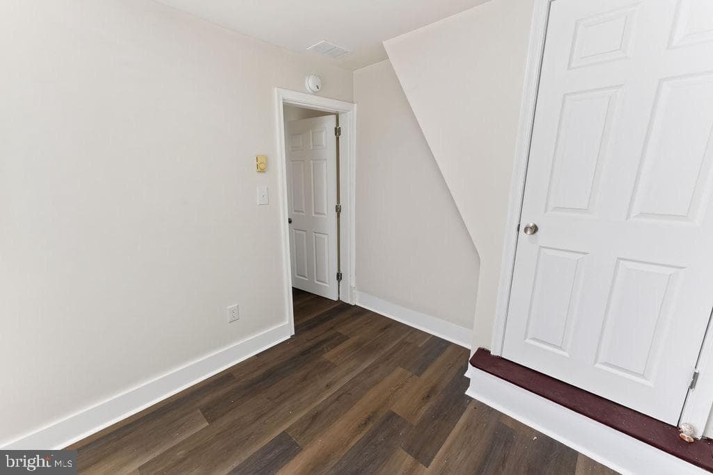 307 Newton Street photo 30