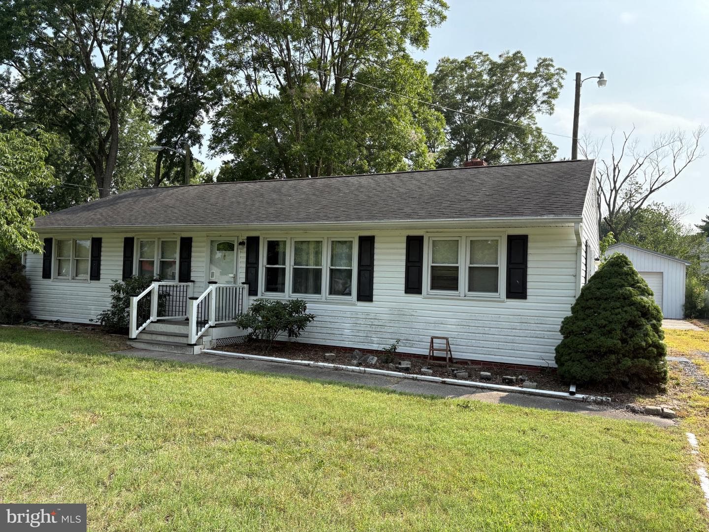 318 Dykes Road photo 1