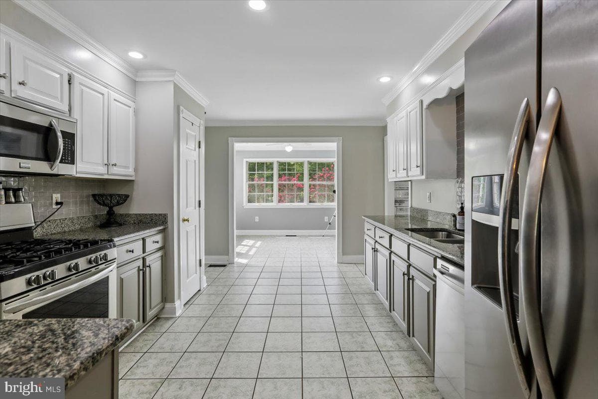 26687 Passerdyke Court photo 12