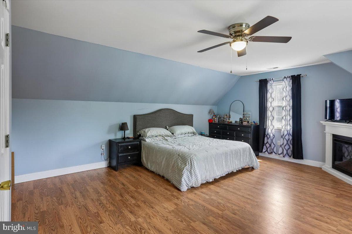 26687 Passerdyke Court photo 15