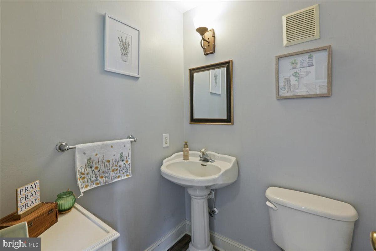 26687 Passerdyke Court photo 8