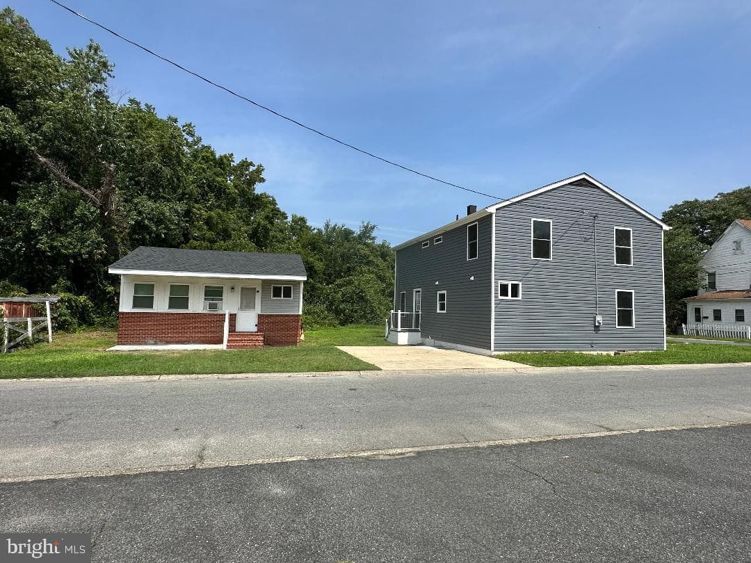 512 Young Street photo 3