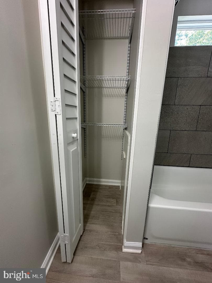 512 Young Street photo 32