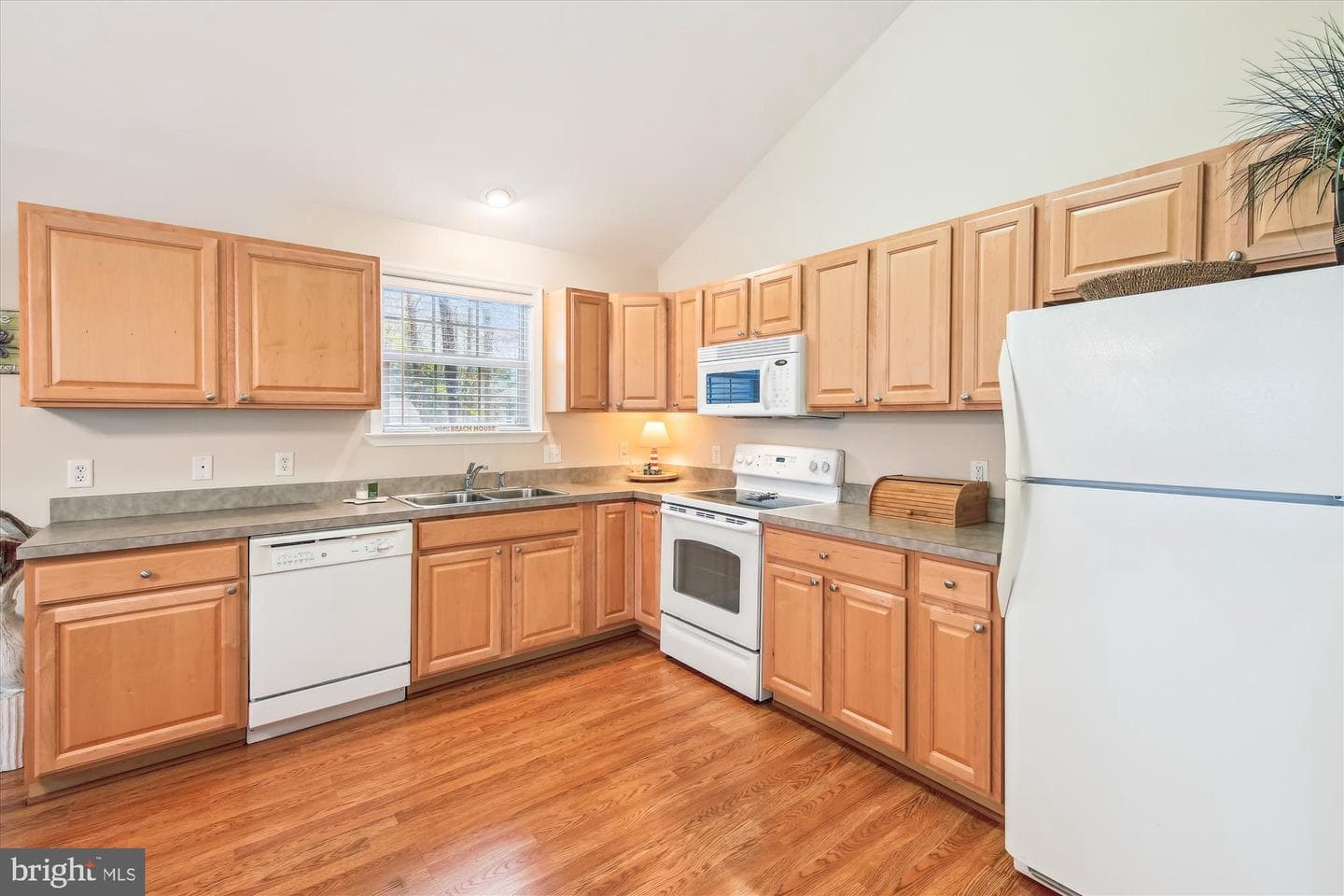 811 Ocean Pkwy photo 9