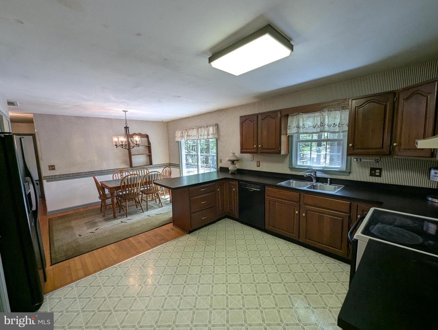 2033 Wildwood Trail photo 32