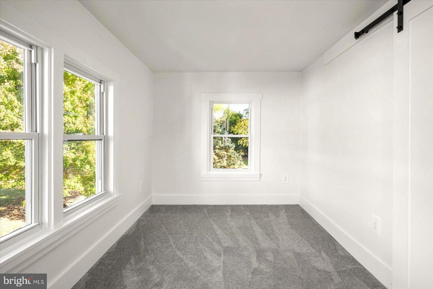 302 William Street photo 42