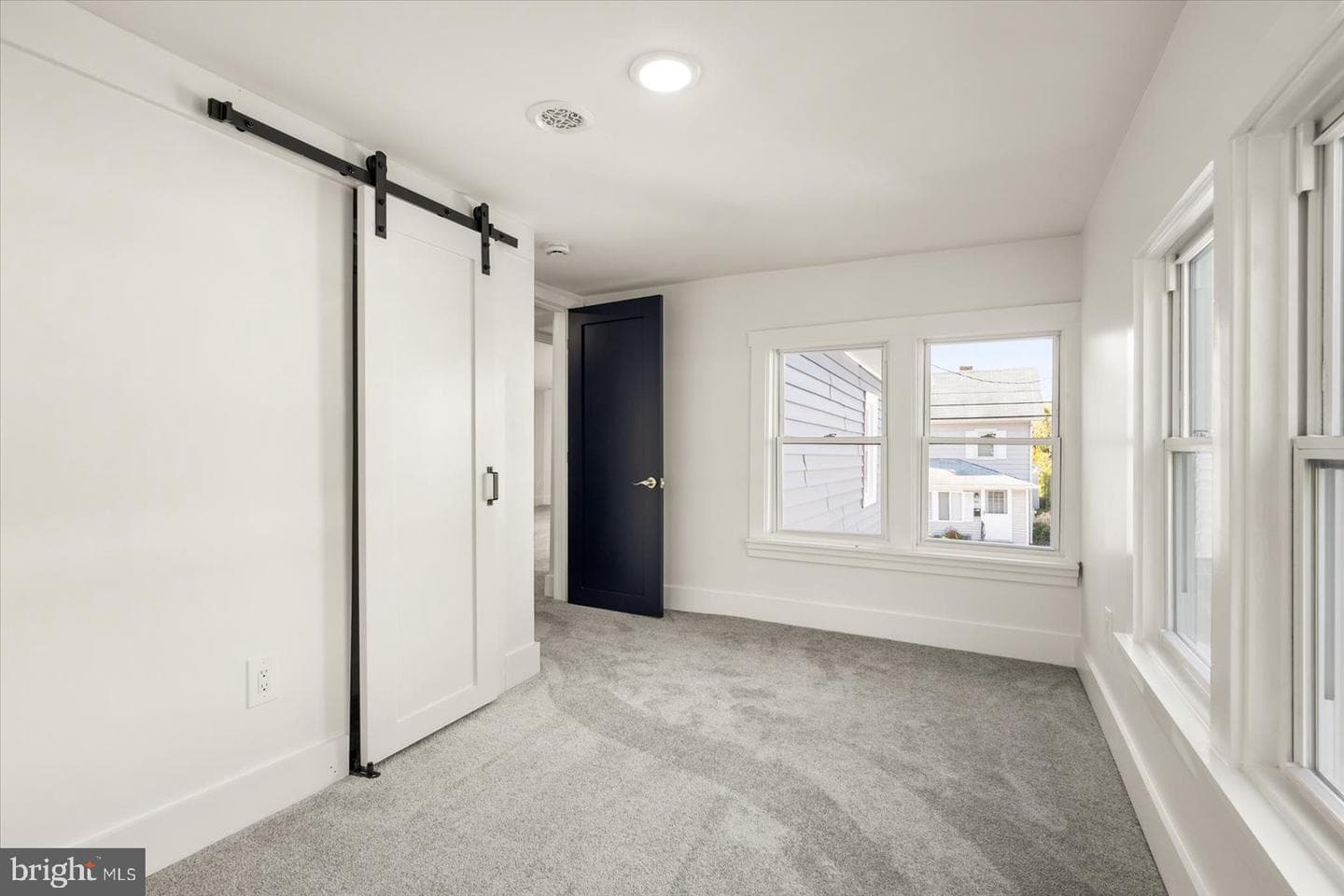 302 William Street photo 43