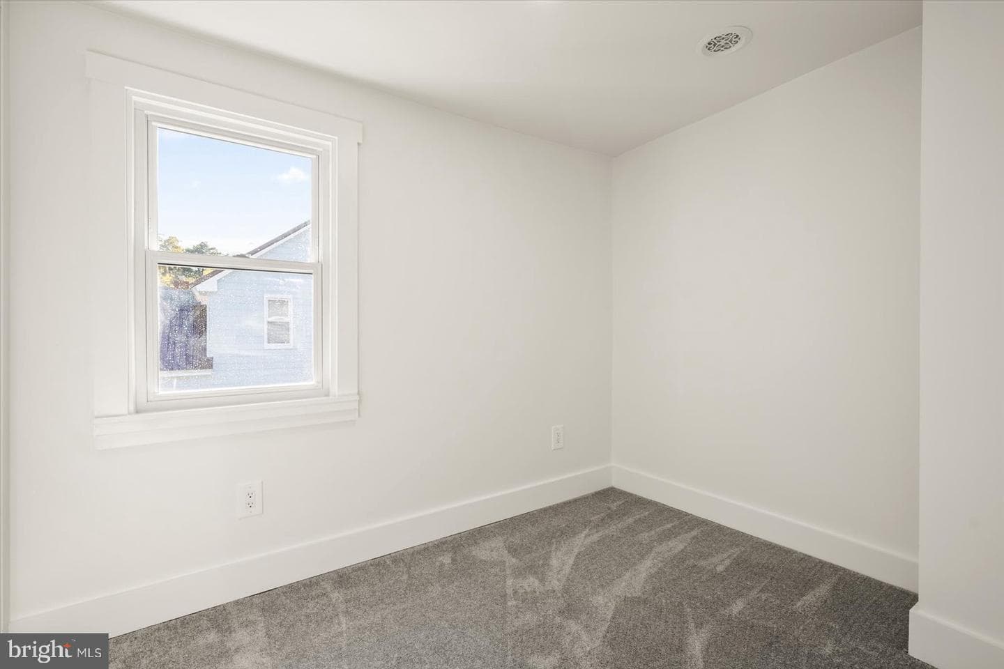302 William Street photo 47