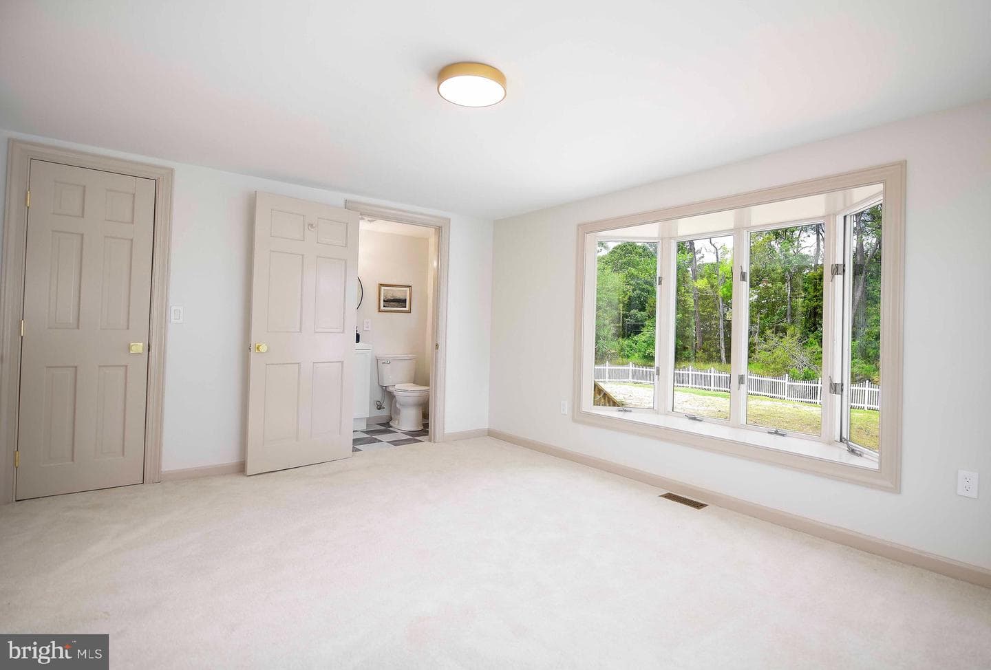 12217 Ocean Gateway photo 35