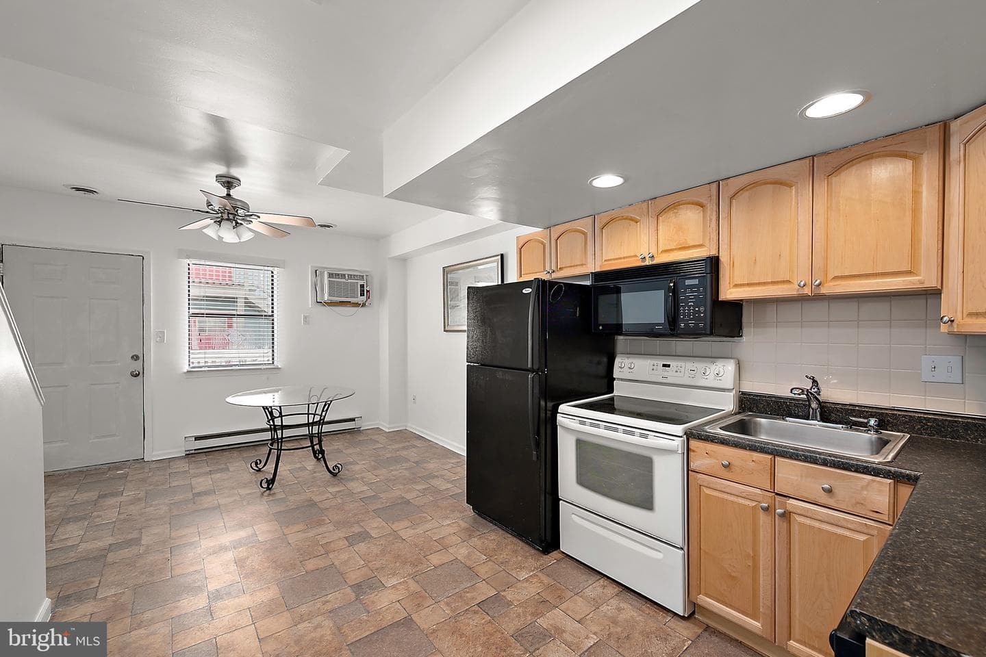 106 Talbot Street #206 photo 6