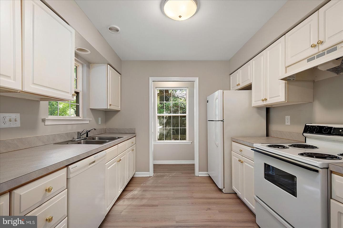 50 Cresthaven Drive photo 11