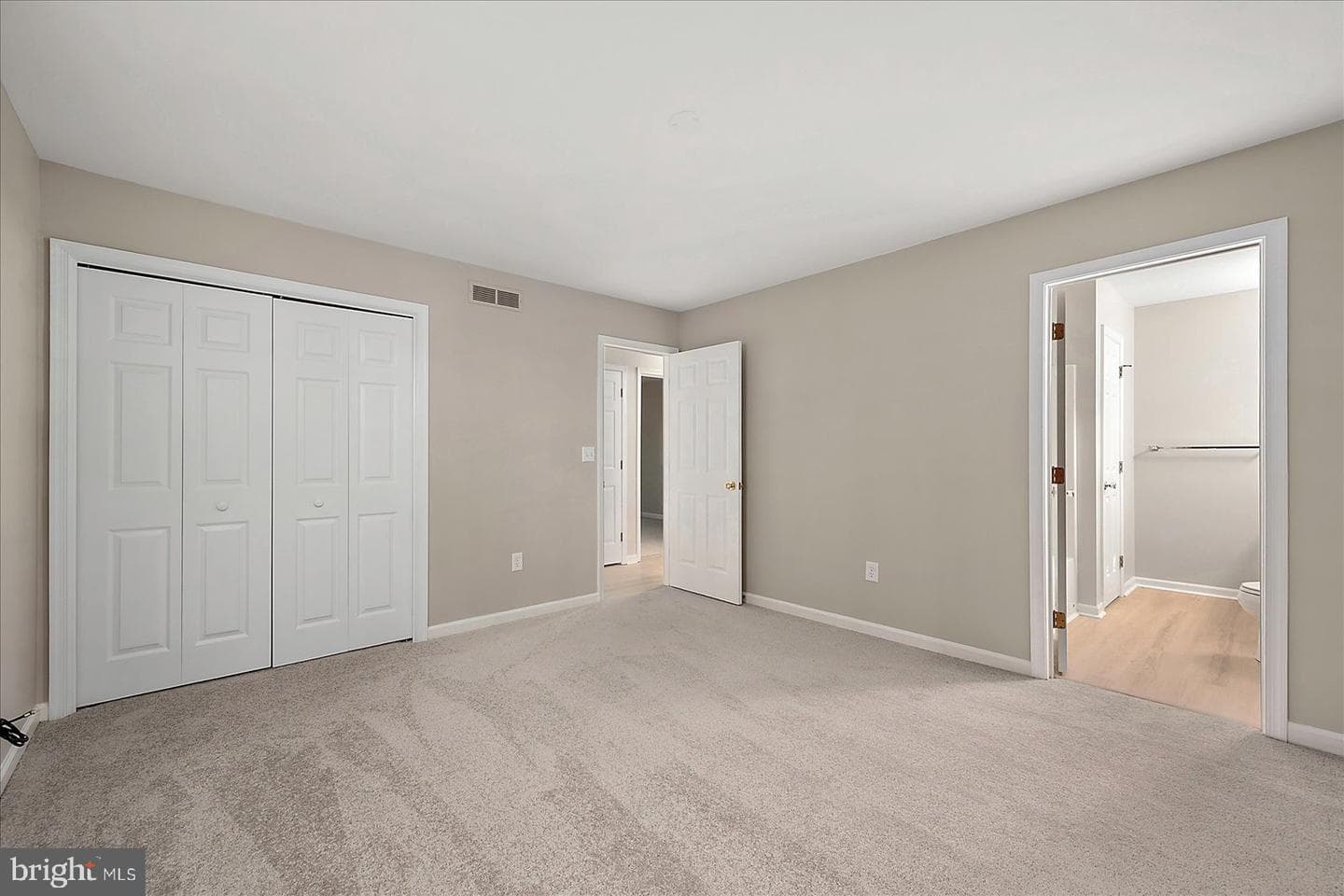 50 Cresthaven Drive photo 13