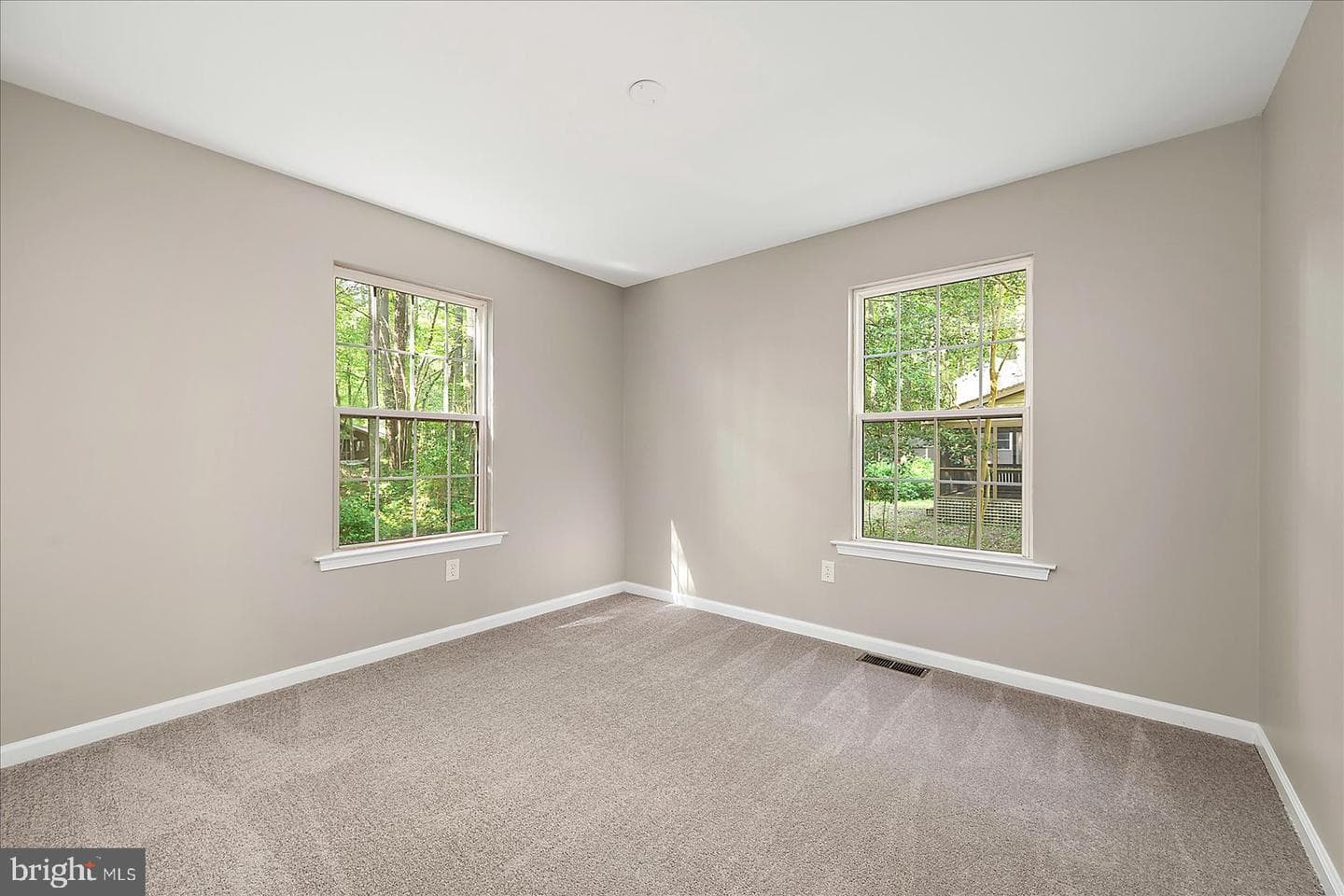 50 Cresthaven Drive photo 17