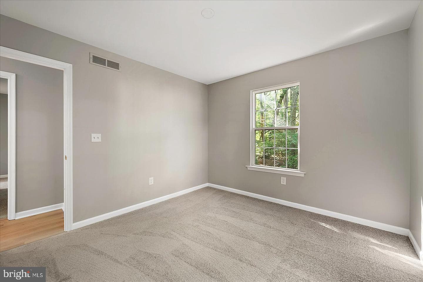 50 Cresthaven Drive photo 18