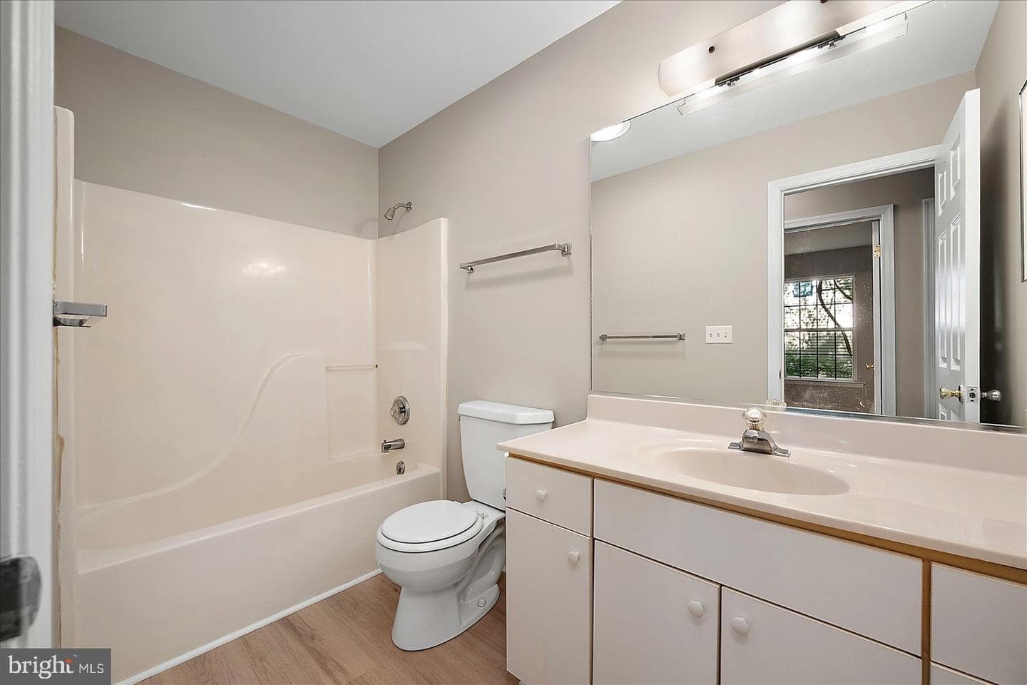 50 Cresthaven Drive photo 20