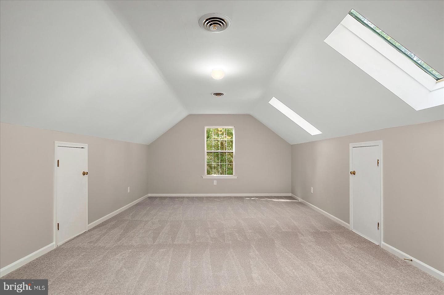 50 Cresthaven Drive photo 25