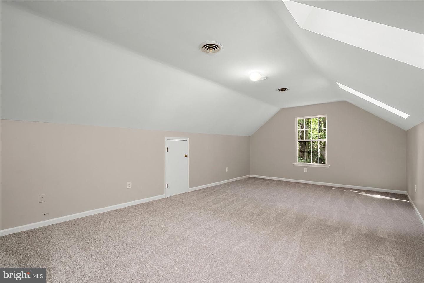 50 Cresthaven Drive photo 27