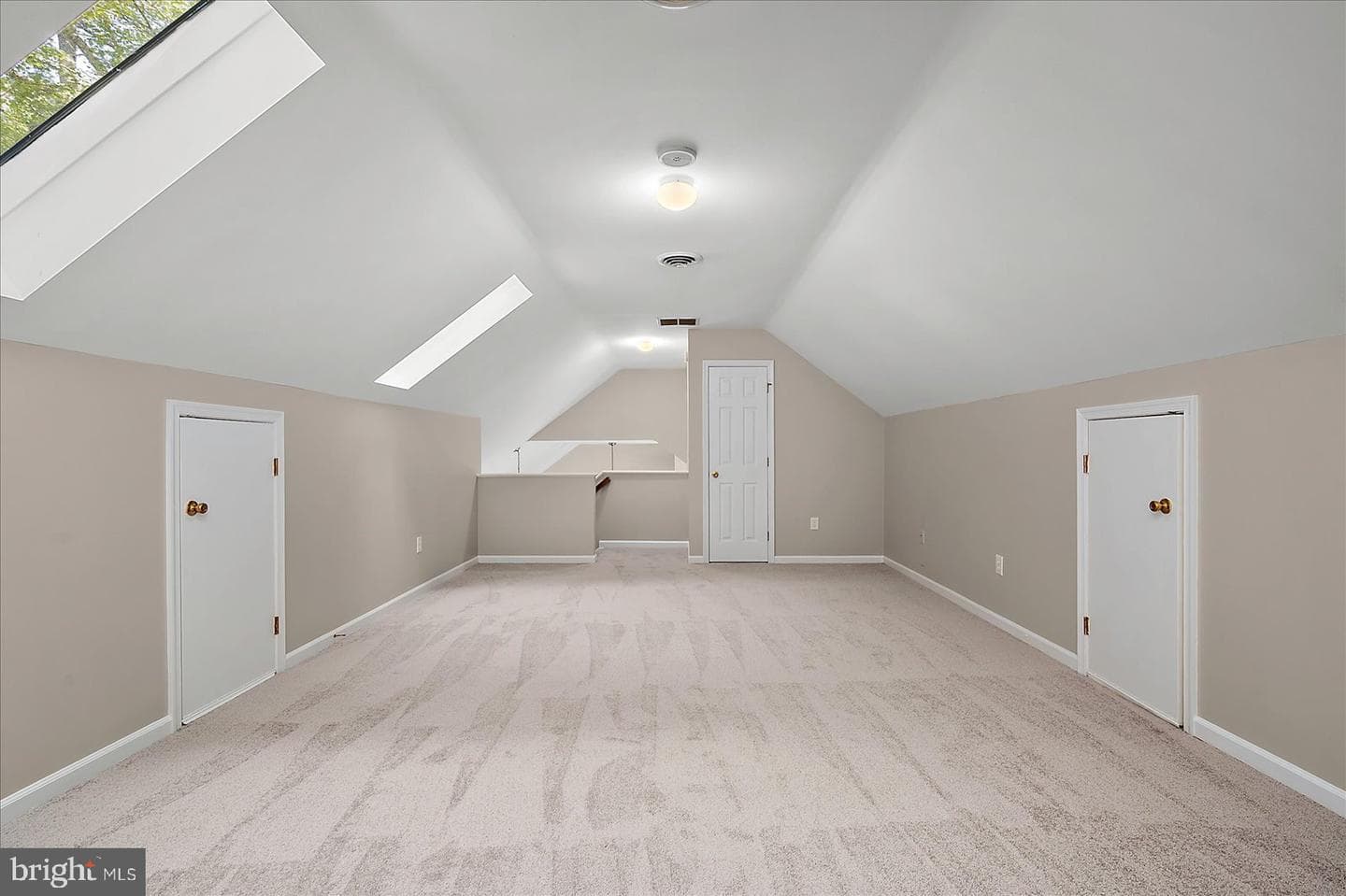 50 Cresthaven Drive photo 28