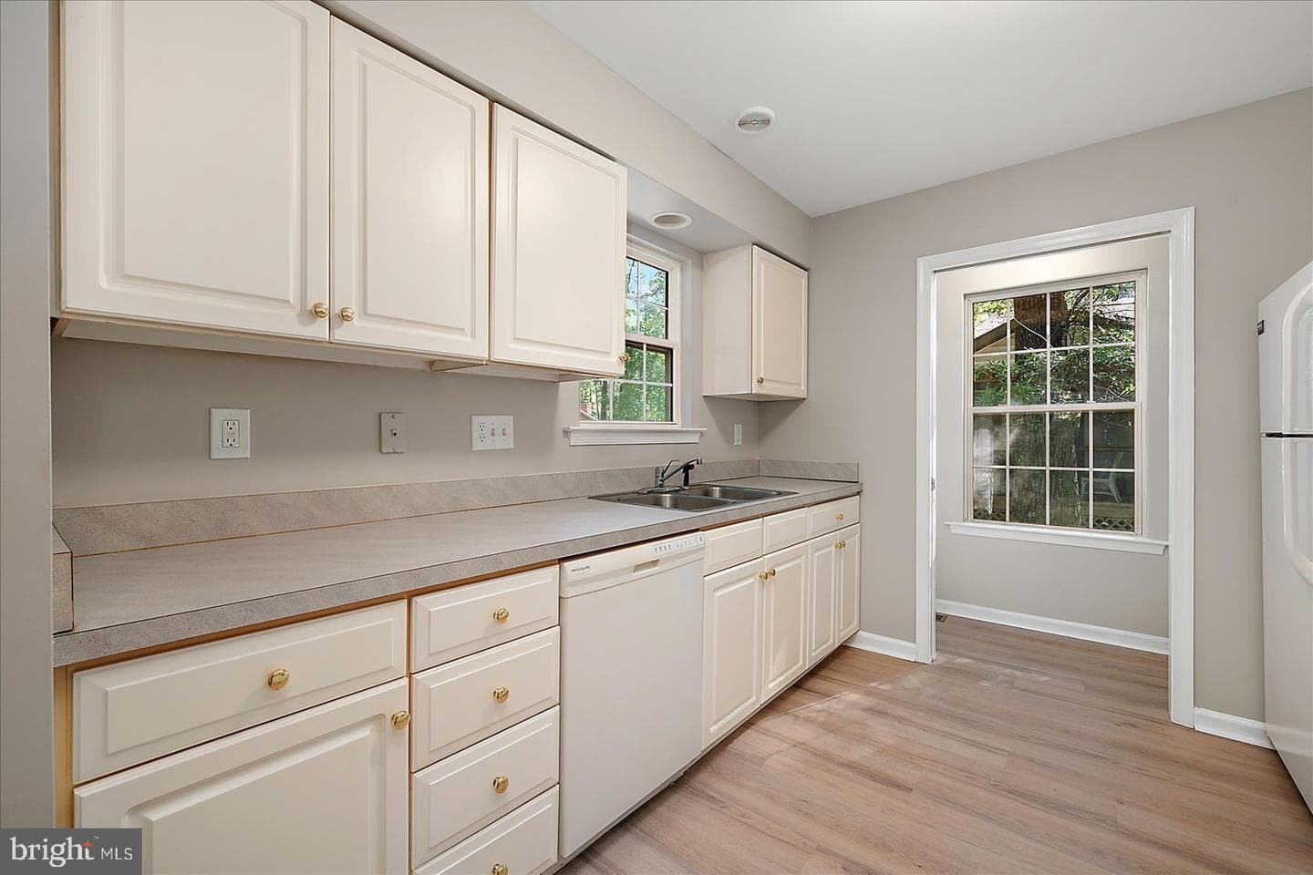 50 Cresthaven Drive photo 9